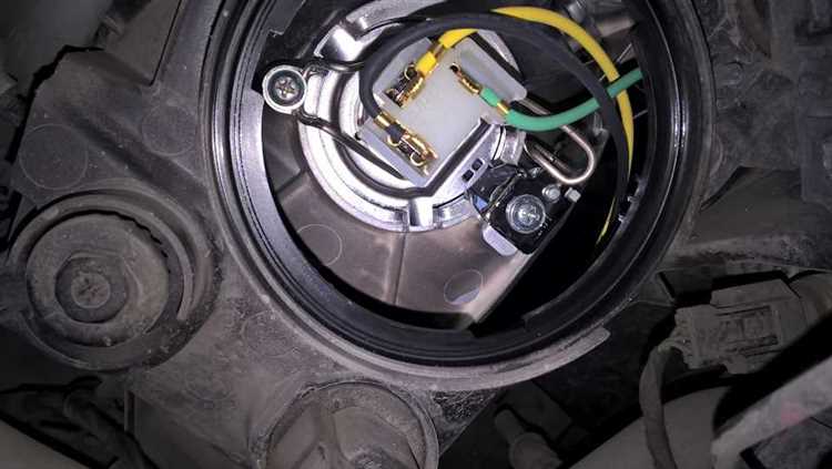 Этапы снятия фонаря из пластика