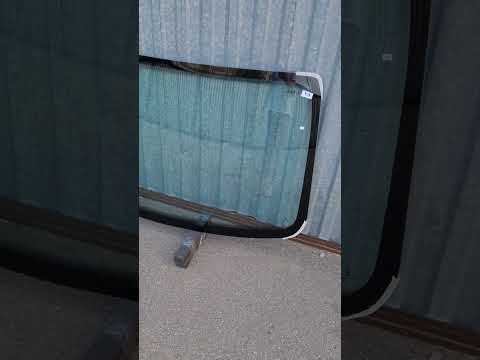 Материалы: стекло или пластик?