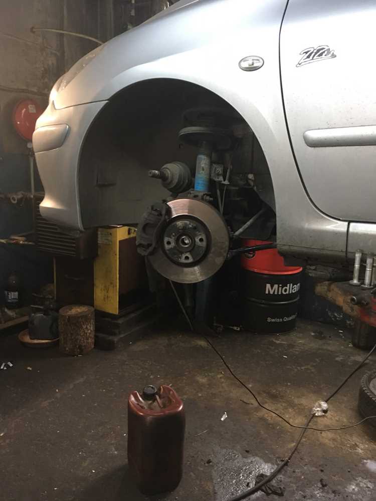 Установка новых элементов подвески на автомобиль